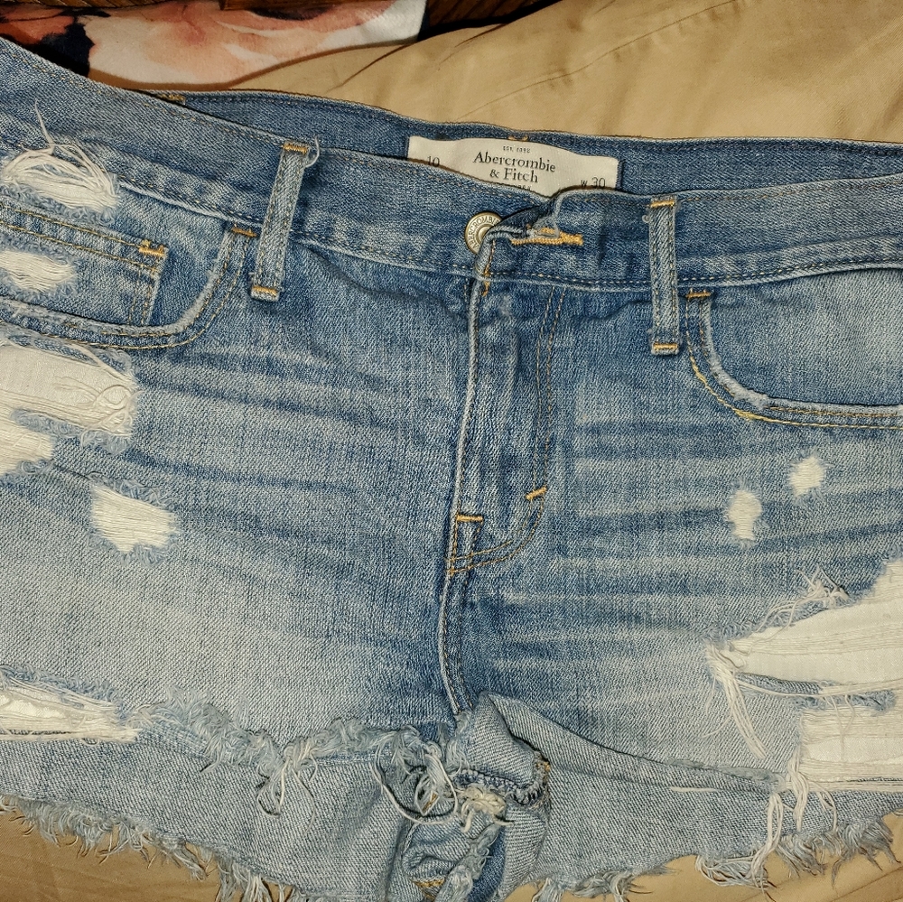 High-waisted jean shorts